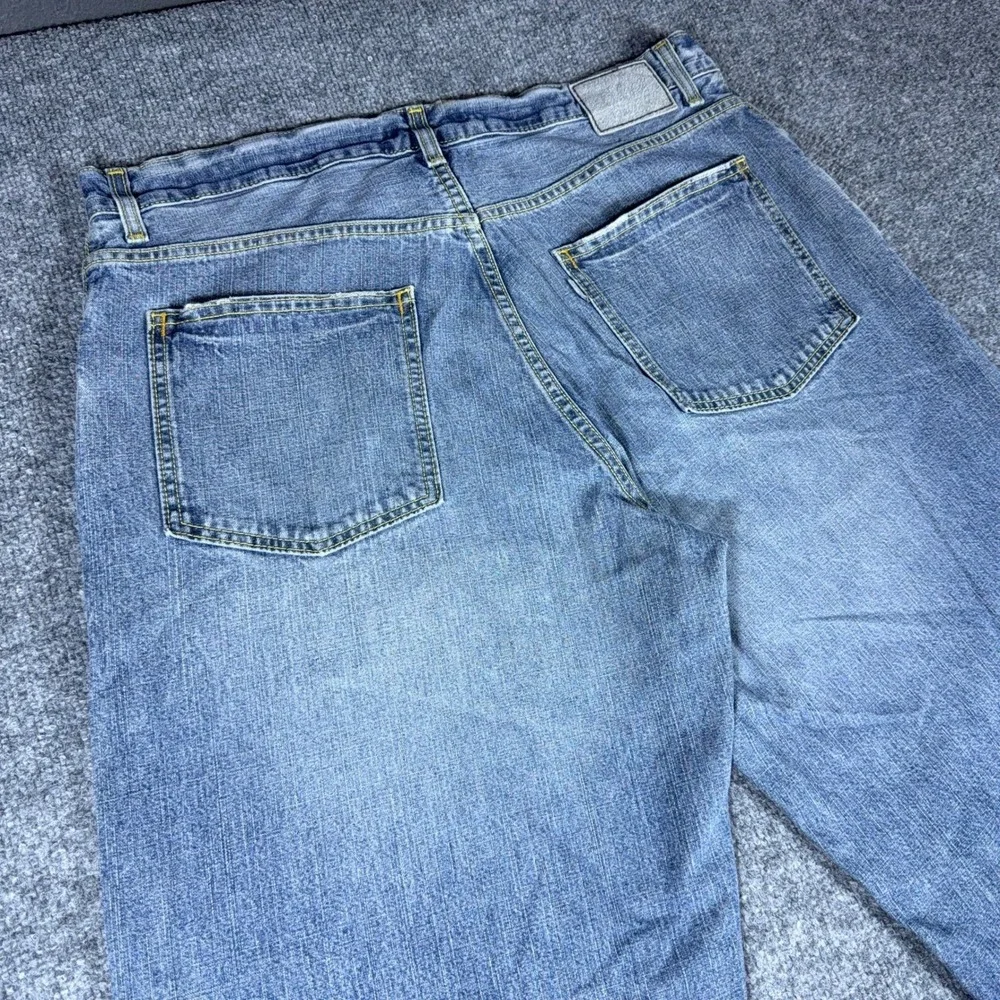Levis small hole